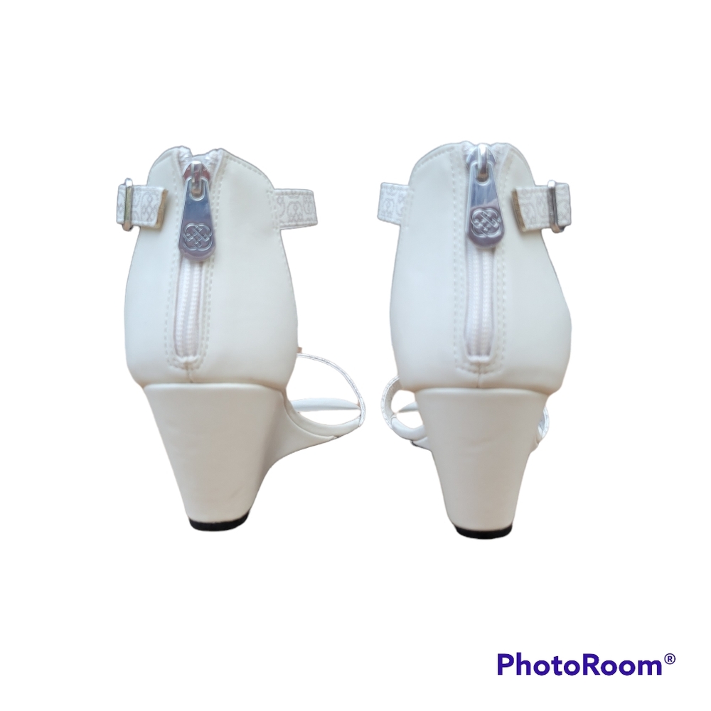 Daisy Fuentes Sandals White Strap Zip Back Casual Comfort Shoes 9W - Picture 8 of 9